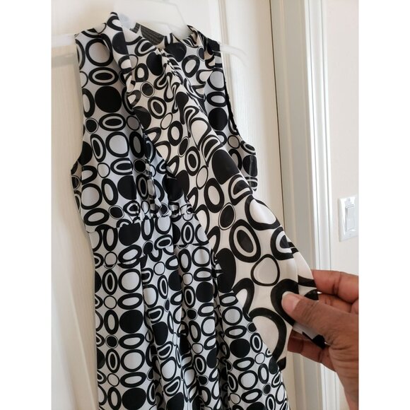 Voir Voir geometric print, back sash drape, high neck, sleeveless dress, size 8 - Picture 5 of 9